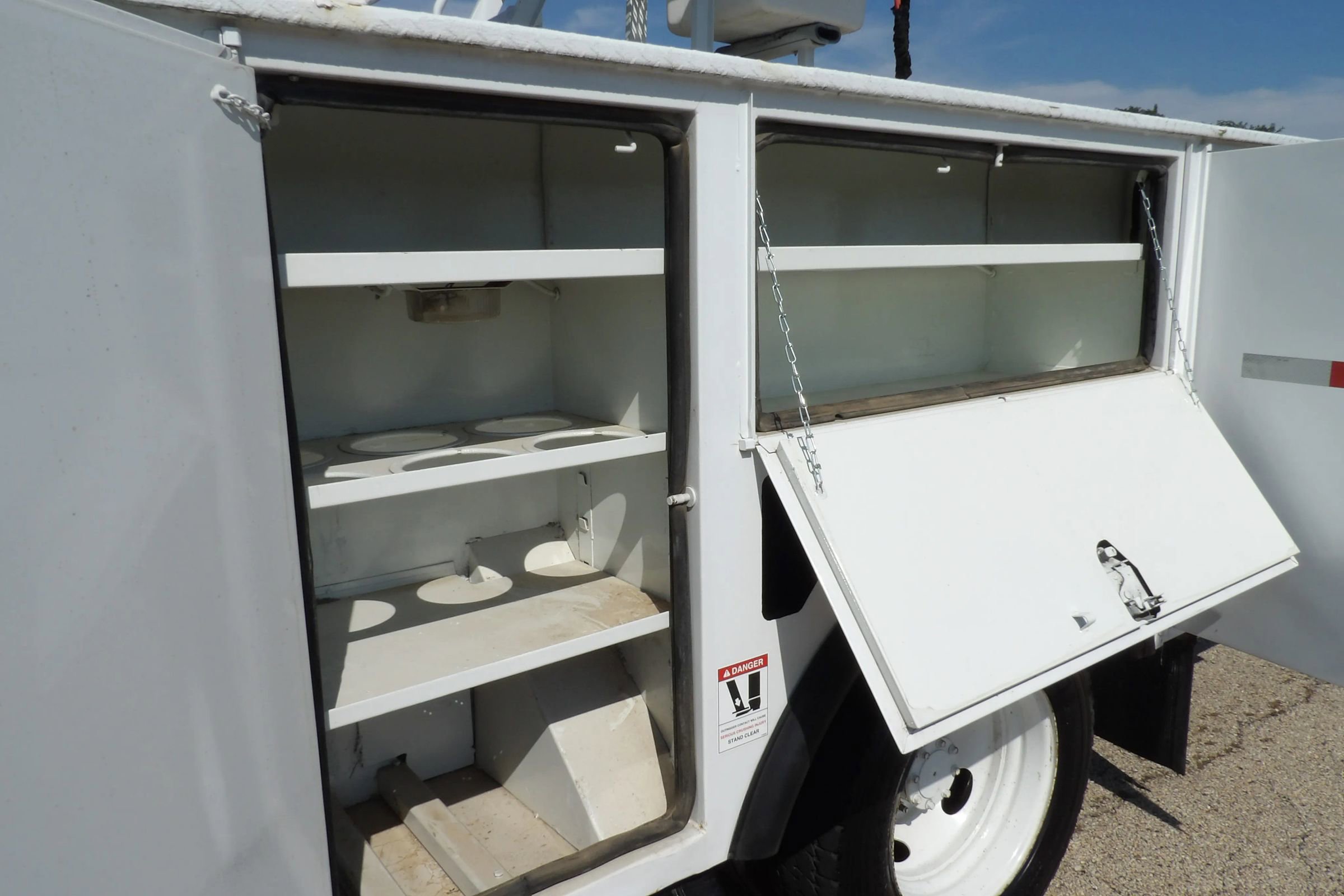 Used 2007 Ford F550 2WD Regular Cab Super Duty image 14