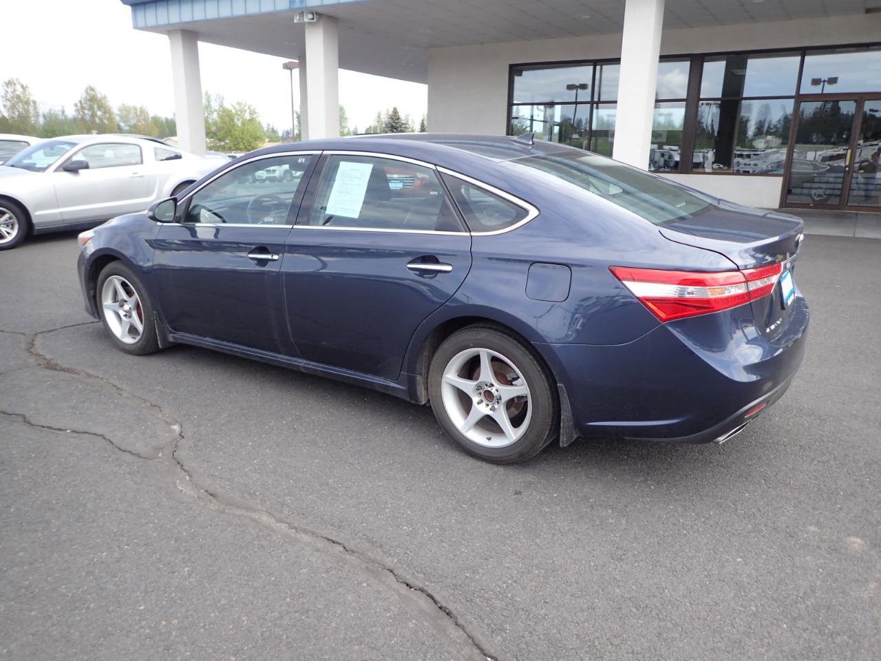 Used 2015 Toyota Avalon Limited FWD image 3