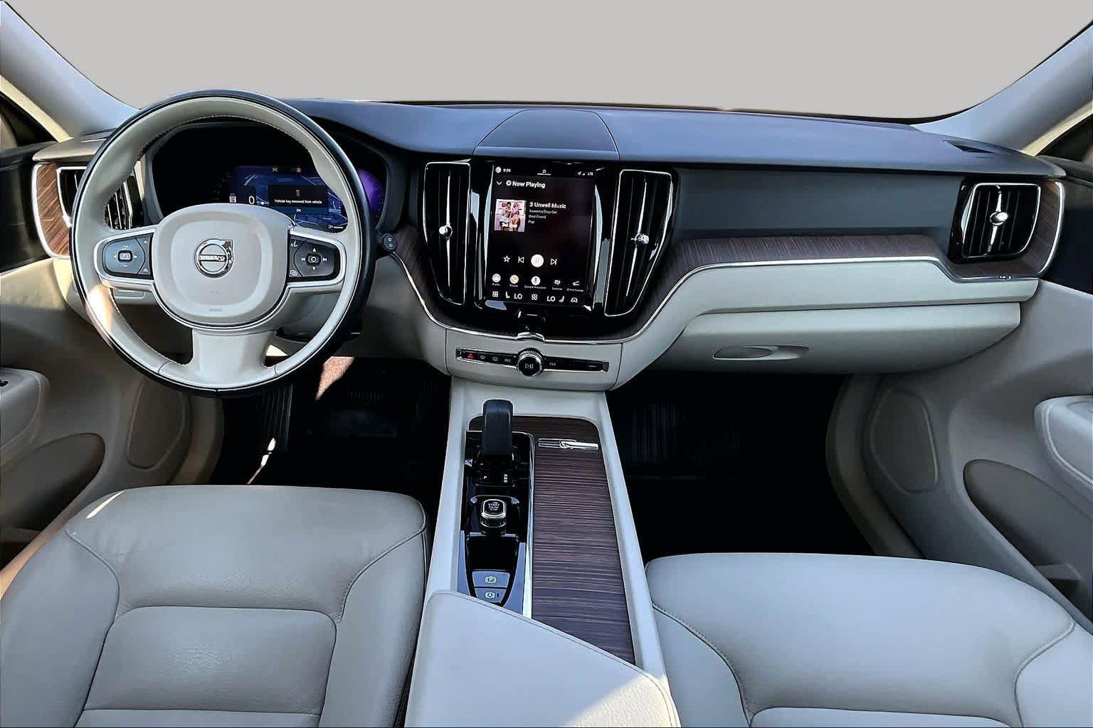 Used 2022 Volvo XC60 B5 Momentum w/ Protection Package Premier AWD/4WD image 14