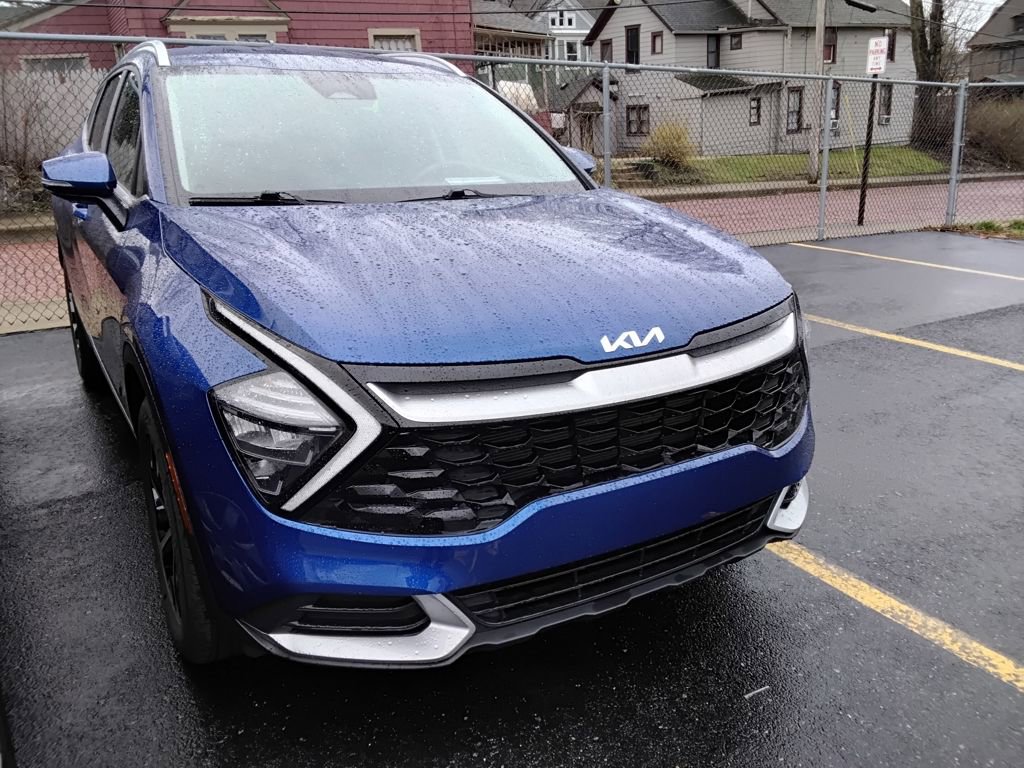 Used 2023 Kia Sportage EX image 3