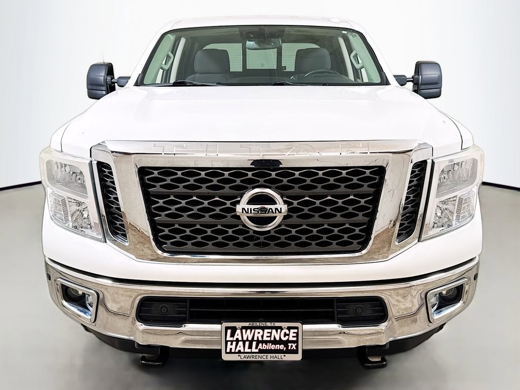 Used 2017 Nissan Titan SV RWD image 2