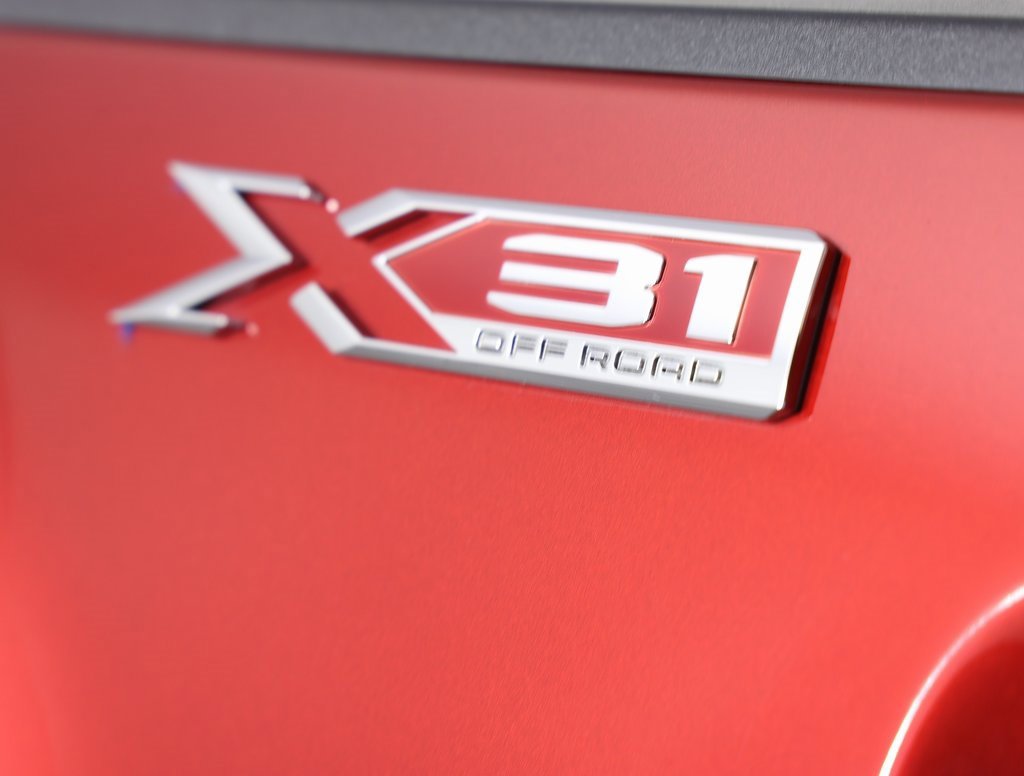 Used 2021 GMC Sierra 2500 SLT w/ SLT Convenience Package image 10