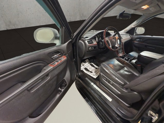 Used 2011 Cadillac Escalade EXT Luxury image 9