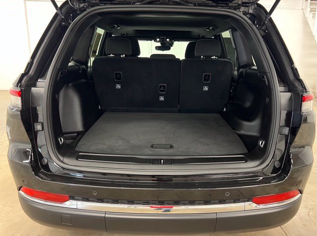 Used 2024 Jeep Grand Cherokee Laredo X RWD image 26