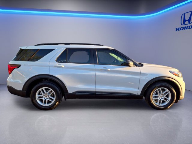 Used 2026 Ford Explorer Active w/ Active Comfort Package RWD image 3
