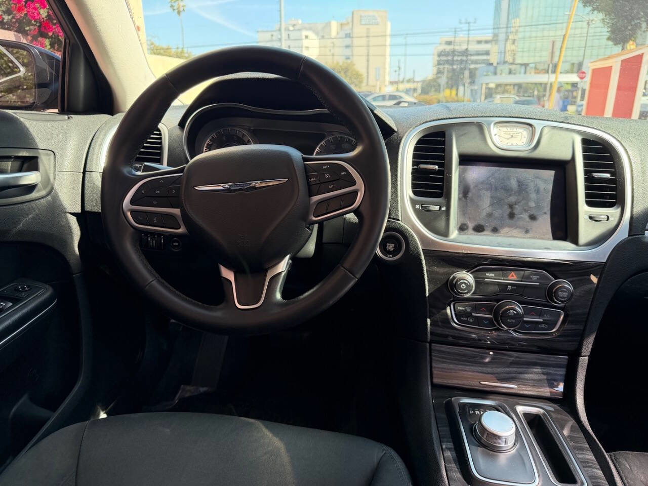 Used 2018 Chrysler 300 Touring w/ Chrome Appearance Package RWD image 9