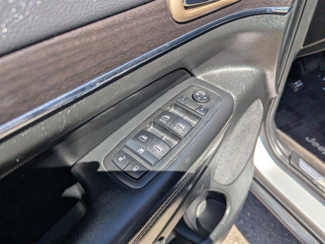 Used 2014 Jeep Grand Cherokee Limited w/ Trailer Tow Group IV AWD/4WD image 10