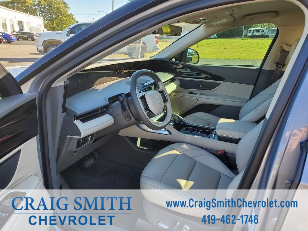 Used 2025 Lincoln Nautilus Premier image 10