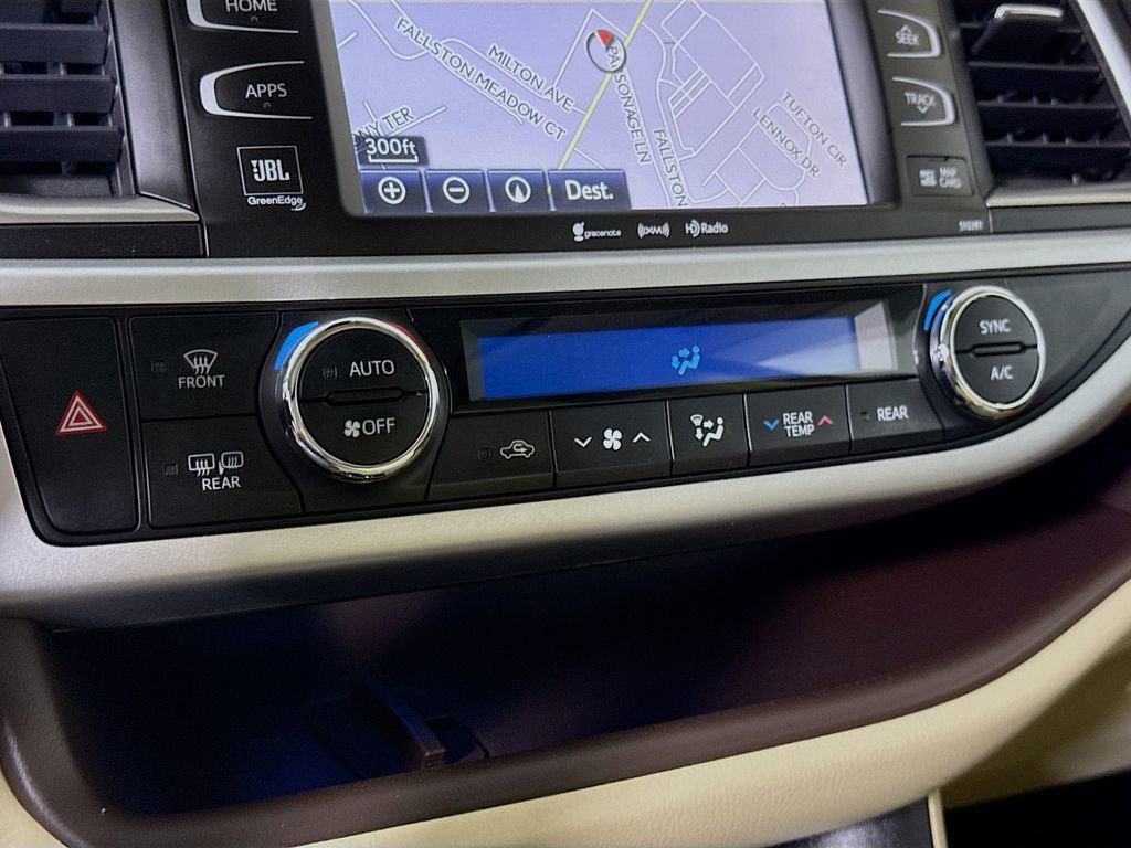 Certified 2019 Toyota Highlander Limited Platinum AWD/4WD image 10