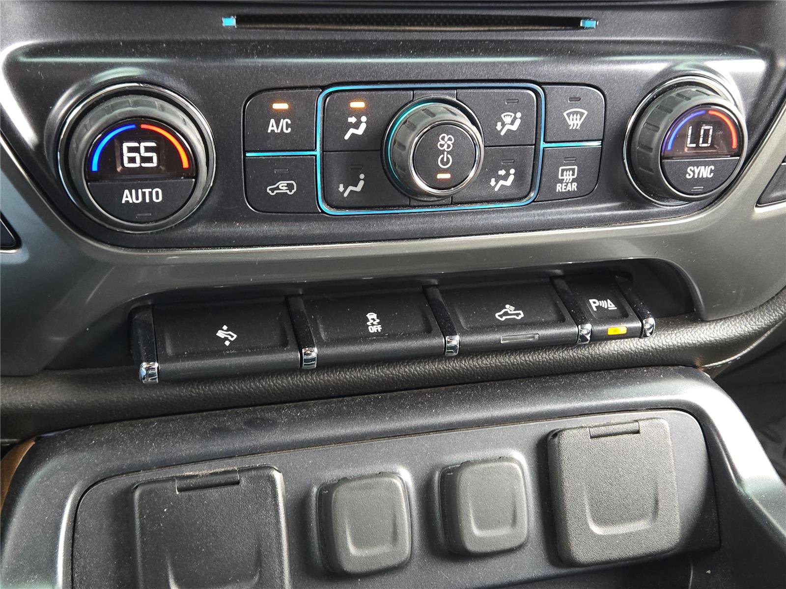 Used 2018 Chevrolet Silverado 1500 LTZ w/ Sport Package image 27