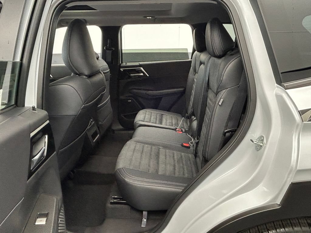 New 2026 Mitsubishi Outlander AWD image 28