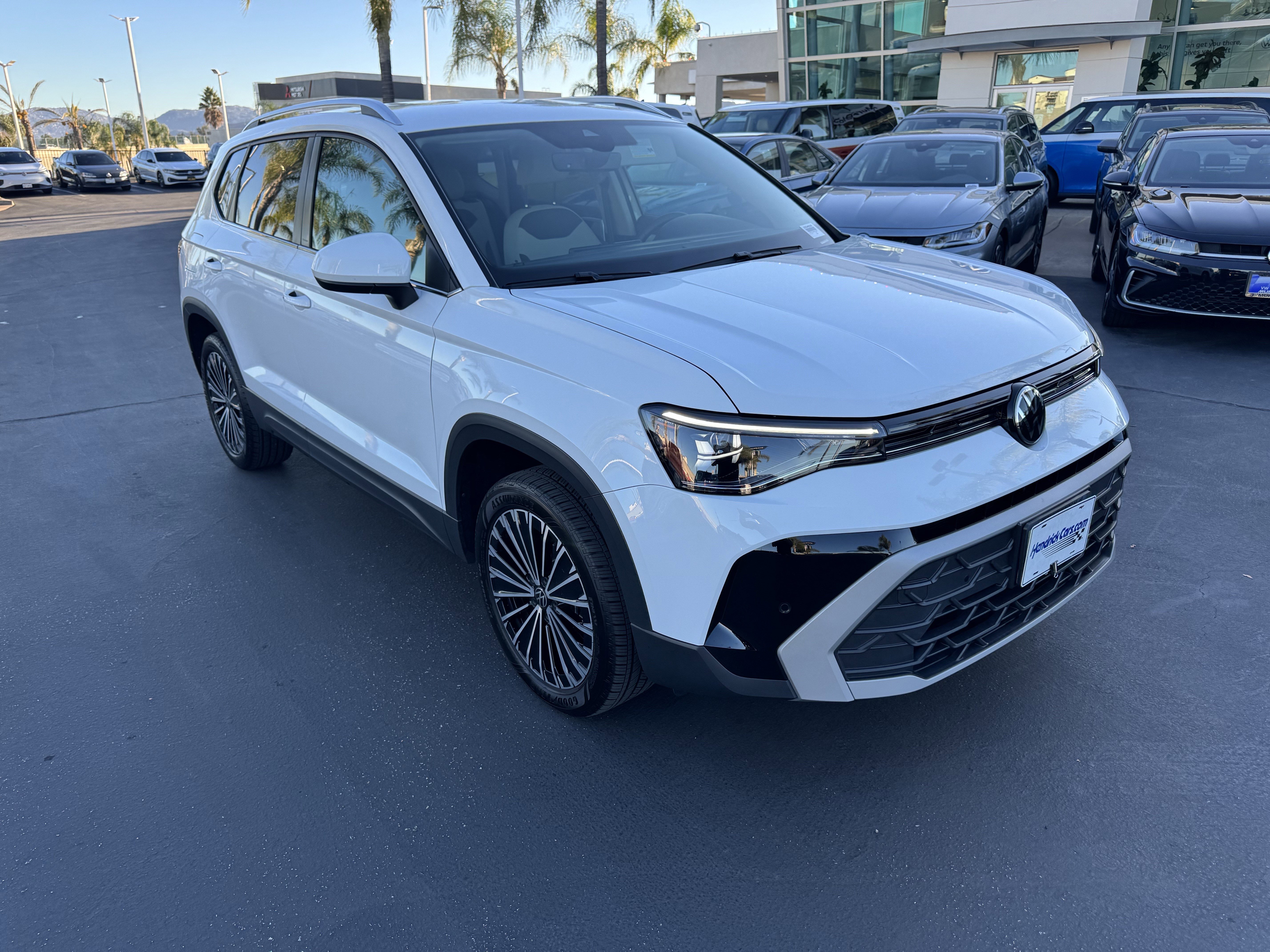 Used 2025 Volkswagen Taos SE image 2