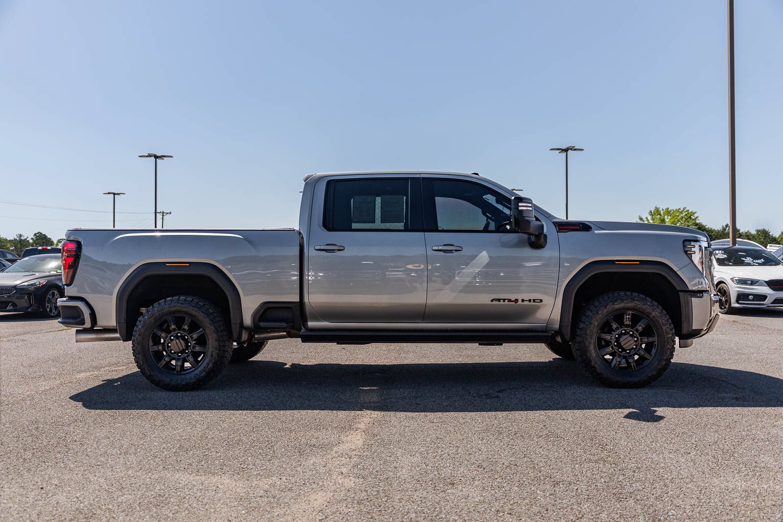 Used 2024 GMC Sierra 2500 AT4 w/ AT4 Premium Plus Package AWD/4WD image 8