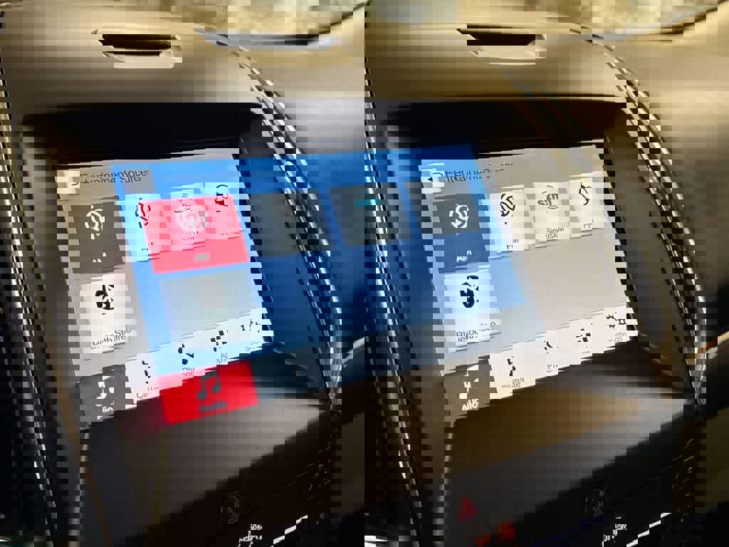 Used 2019 Ford Edge Titanium image 30