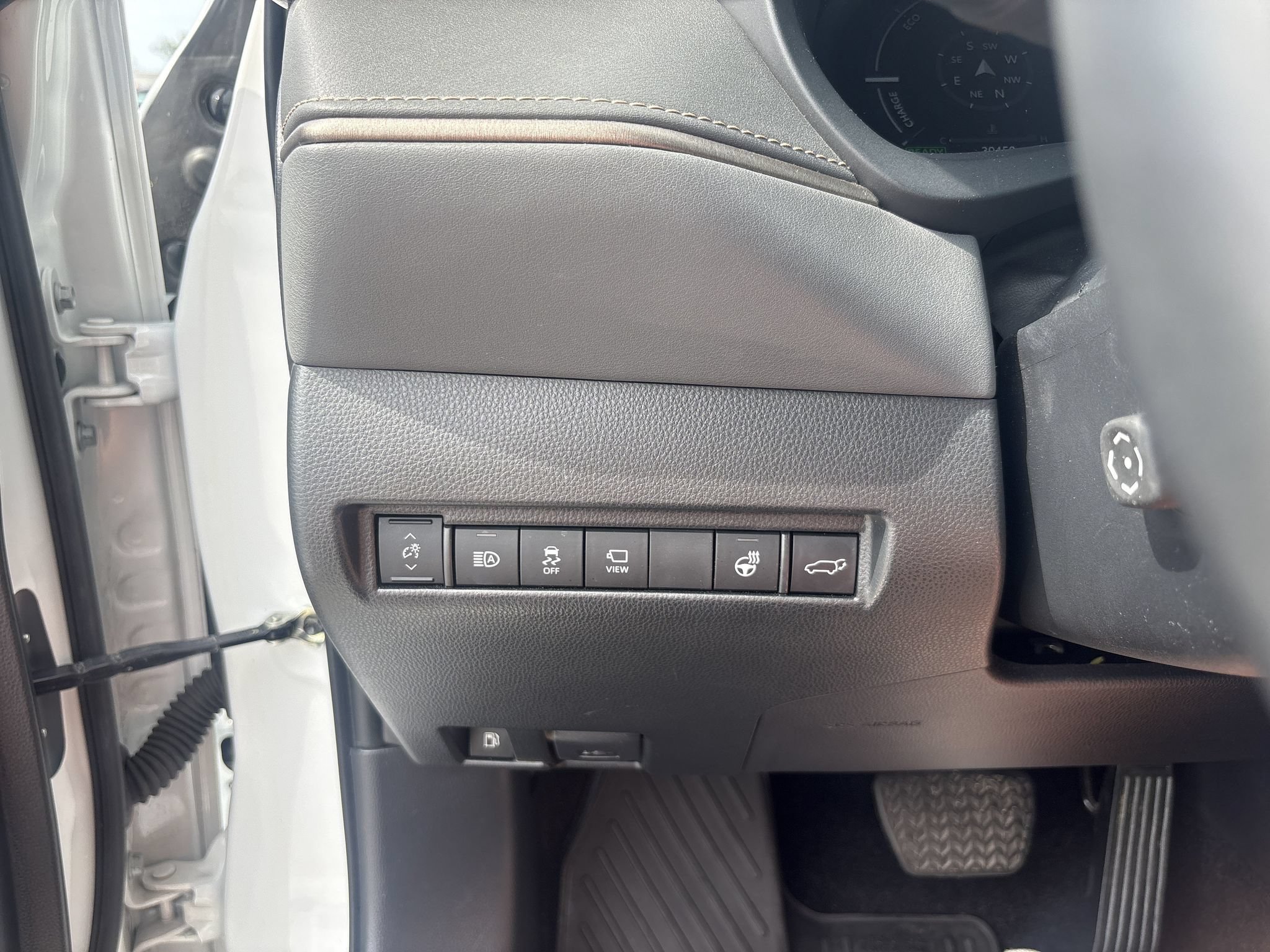 Used 2024 Toyota Venza Limited AWD/4WD image 15