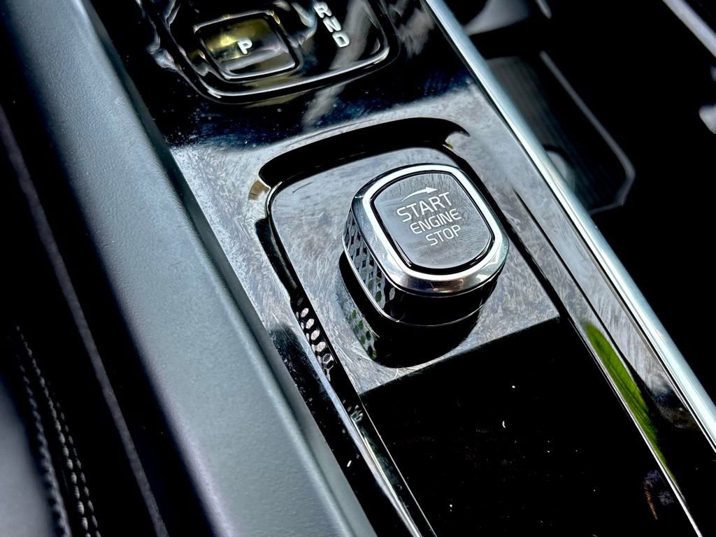 Used 2025 Volvo XC60 T8 Ultra w/ Protection Package Premier AWD/4WD image 25