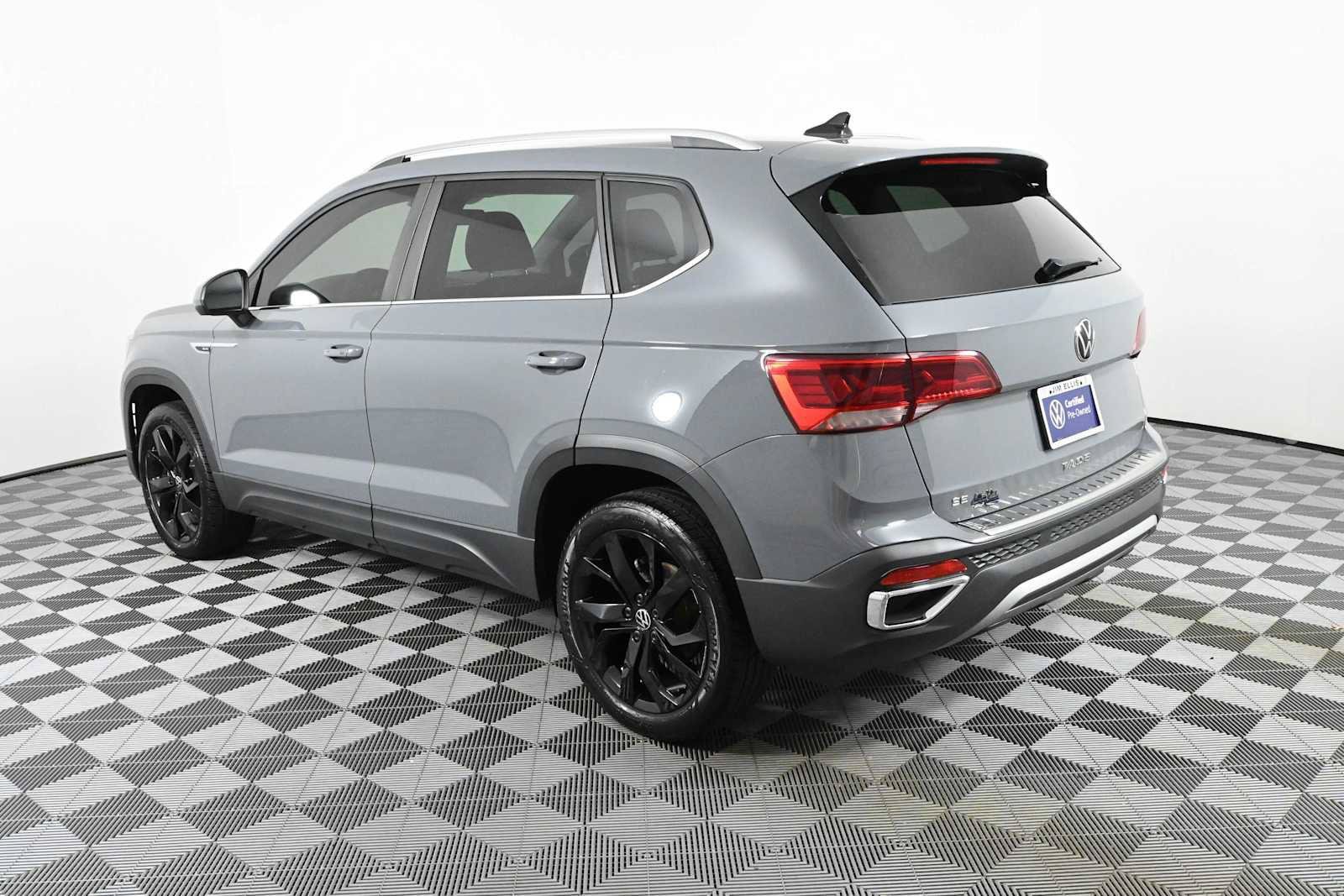Certified 2024 Volkswagen Taos SE FWD image 5