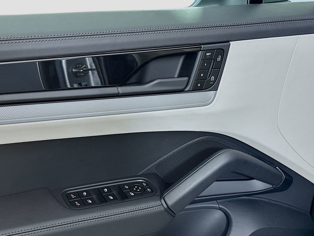 Used 2024 Porsche Cayenne S image 20