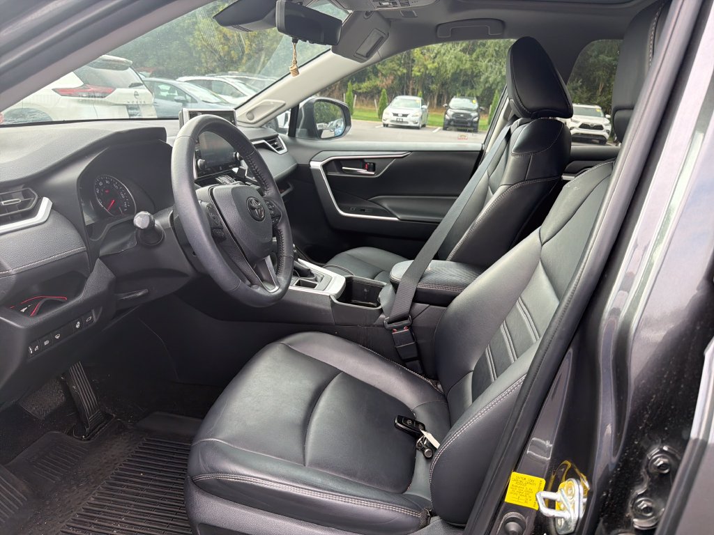 Used 2022 Toyota RAV4 XLE Premium AWD/4WD image 10