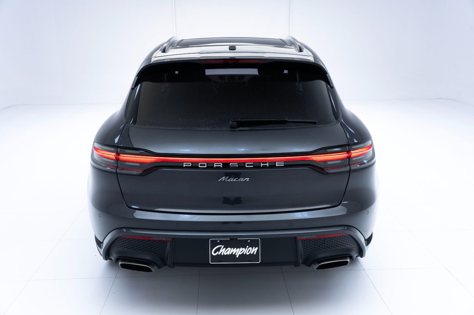 Certified 2025 Porsche Macan image 10