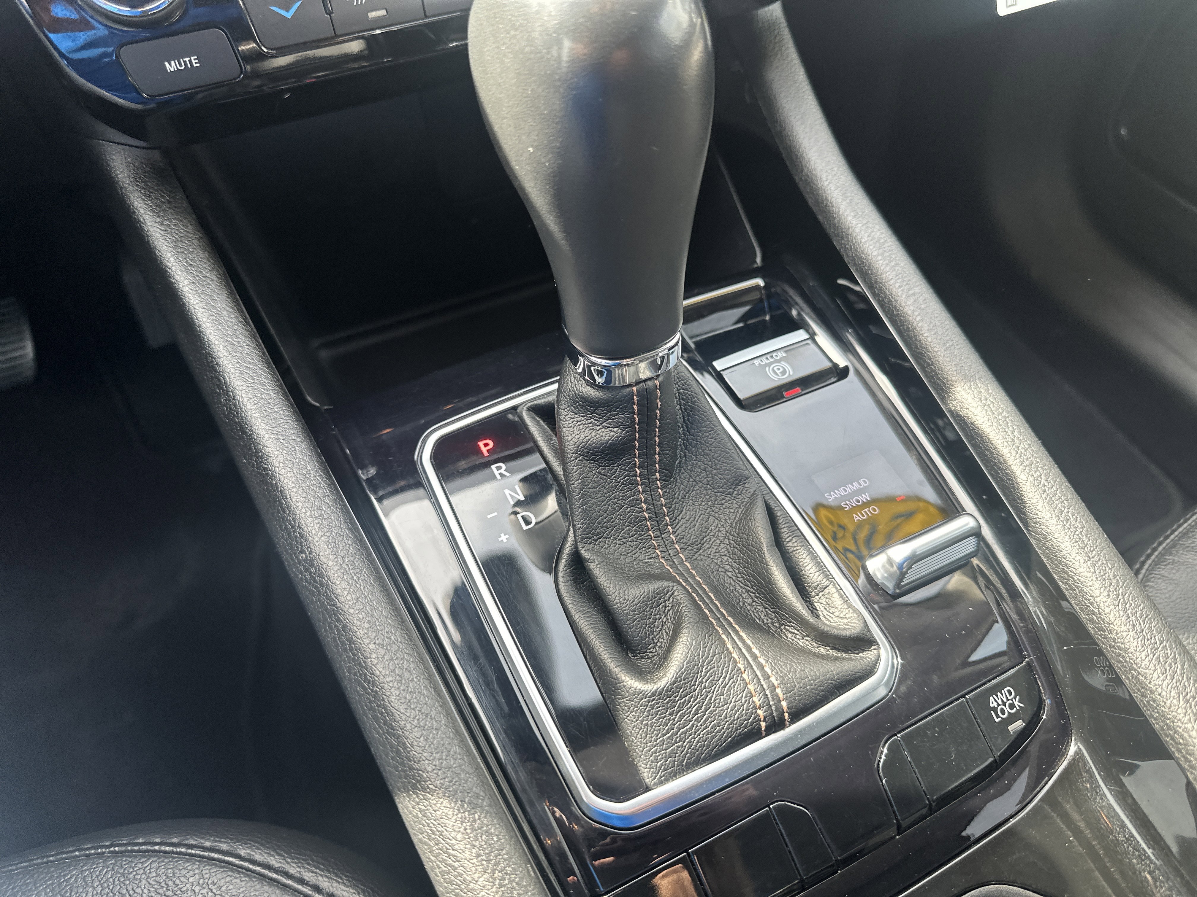 Used 2022 Jeep Compass Limited image 32