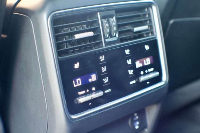 Used 2023 Porsche Cayenne image 47