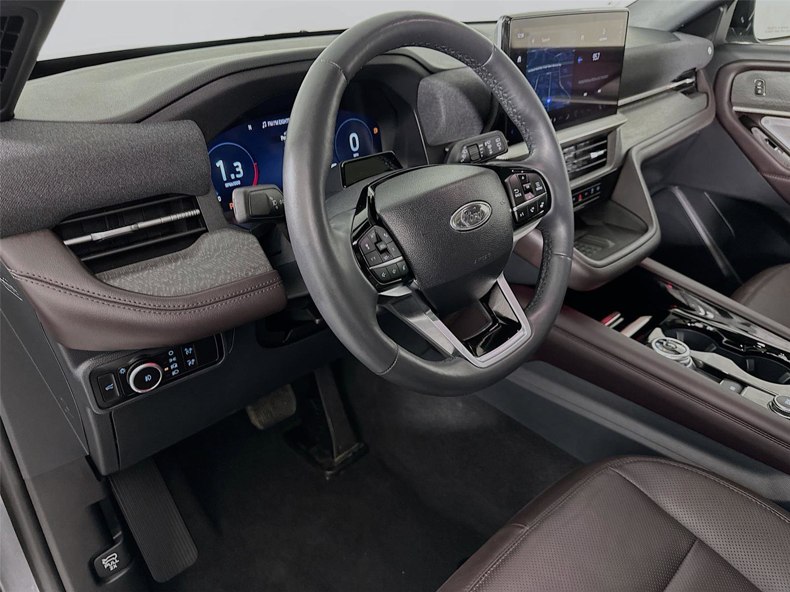 Used 2025 Ford Explorer Platinum w/ LUX Leather Package image 9