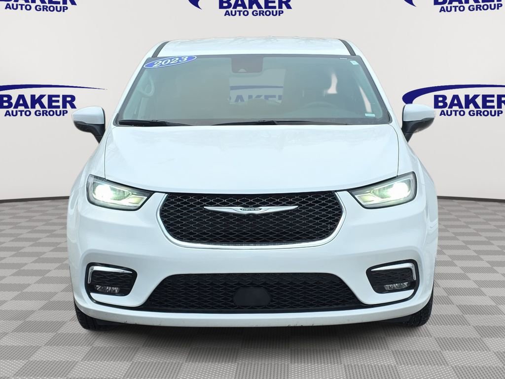 Used 2023 Chrysler Pacifica Touring-L image 8