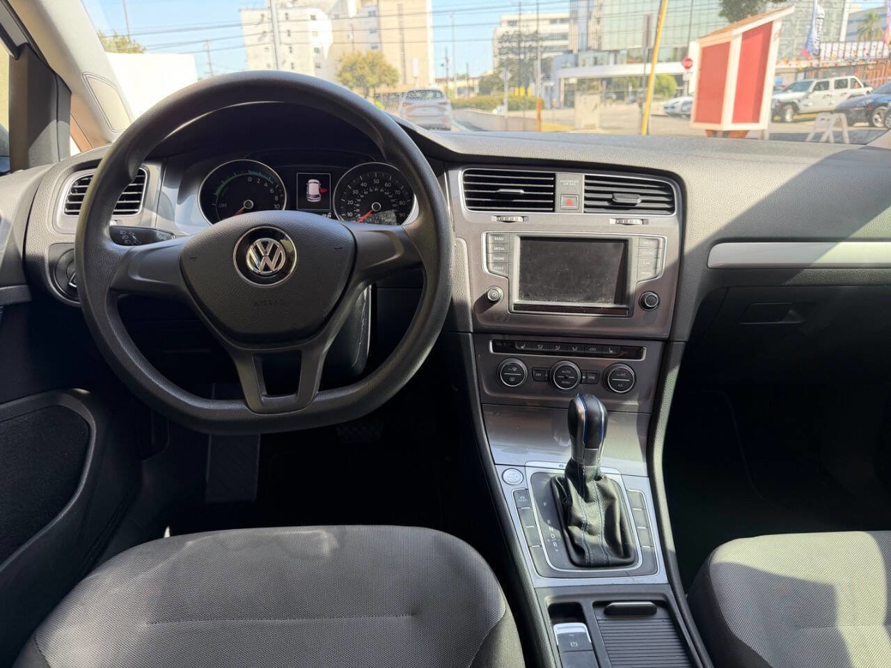 Used 2016 Volkswagen e-Golf SE w/ DC Fast Charging Package FWD image 10
