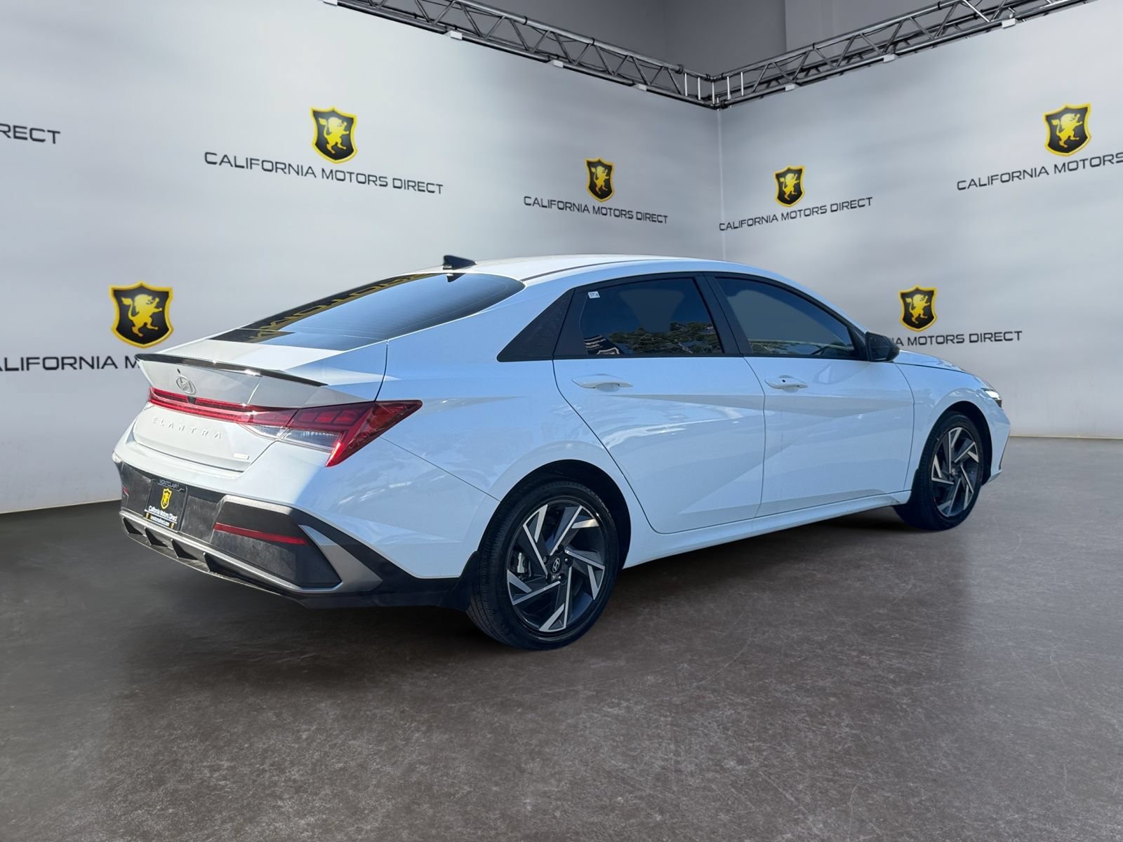 Used 2025 Hyundai Elantra SEL FWD image 5