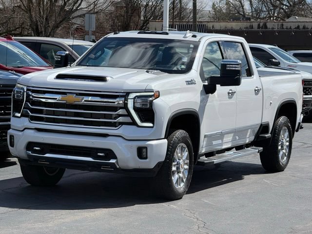 Used 2025 Chevrolet Silverado 2500 High Country w/ Technology Package AWD/4WD image 3