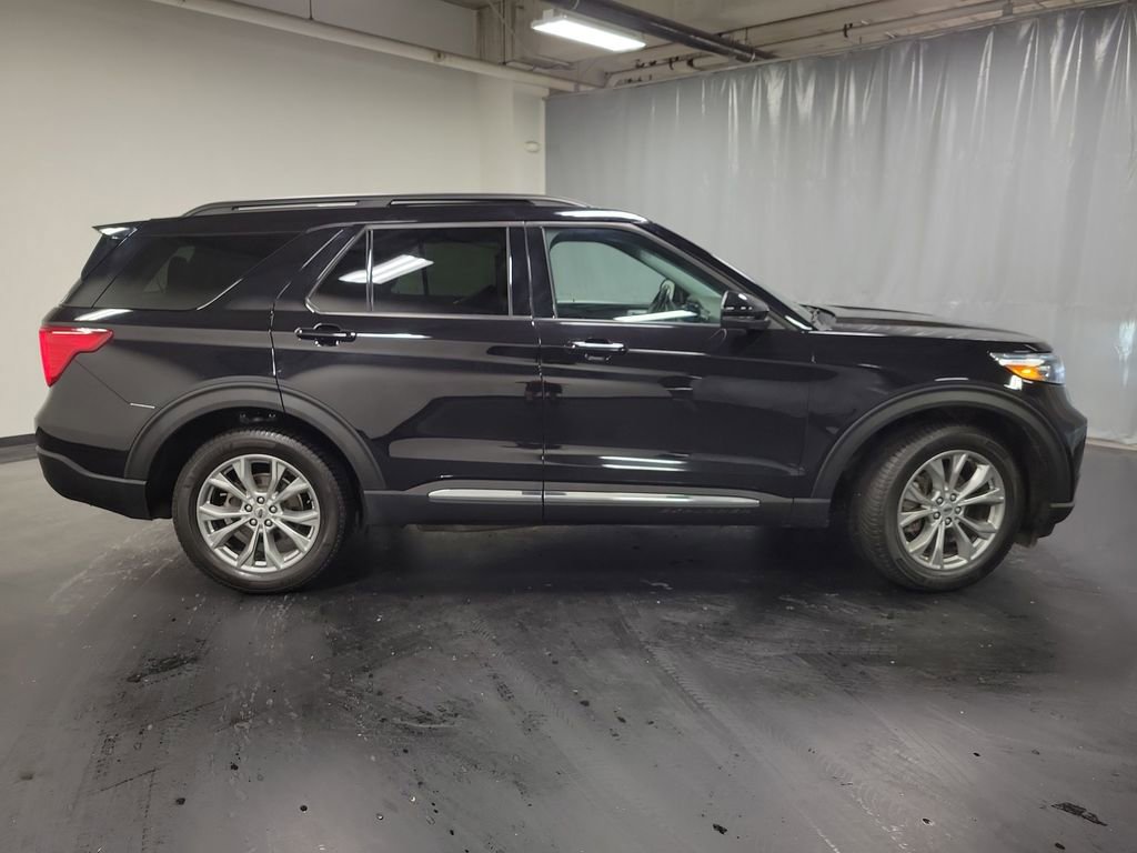 Used 2024 Ford Explorer XLT w/ Equipment Group 202A AWD/4WD image 9