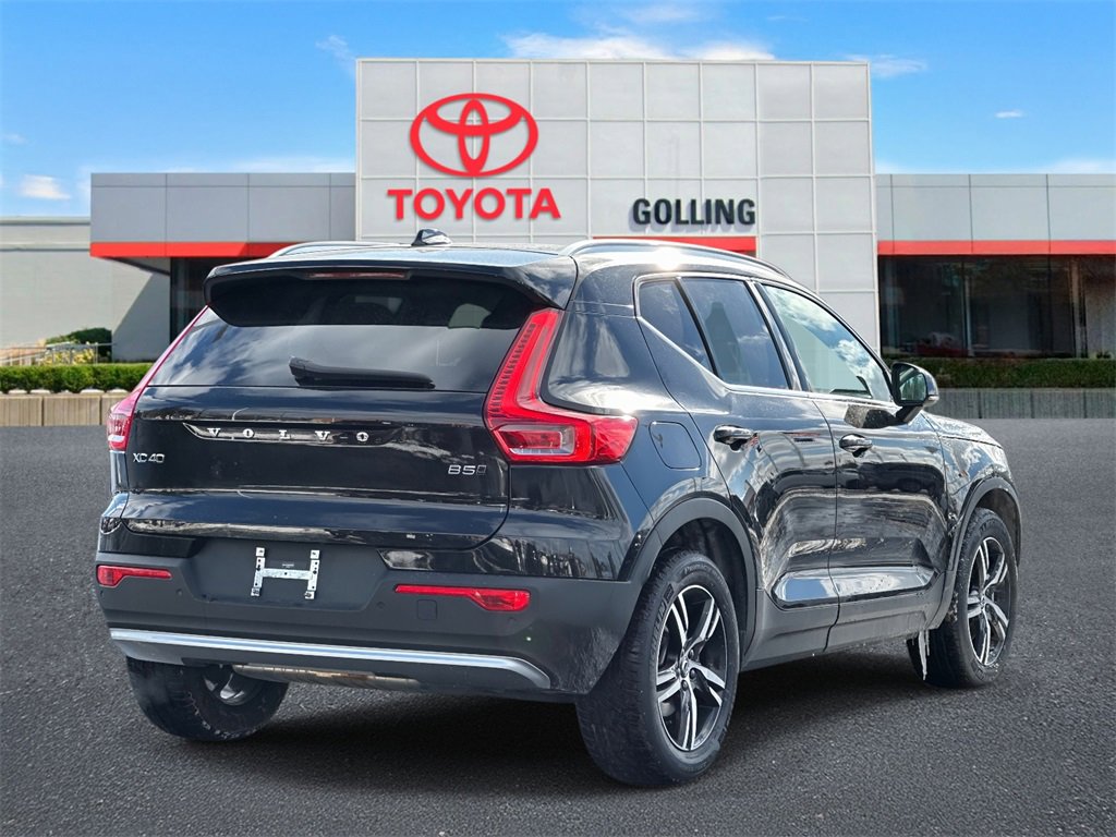 Used 2025 Volvo XC40 B5 Core image 5