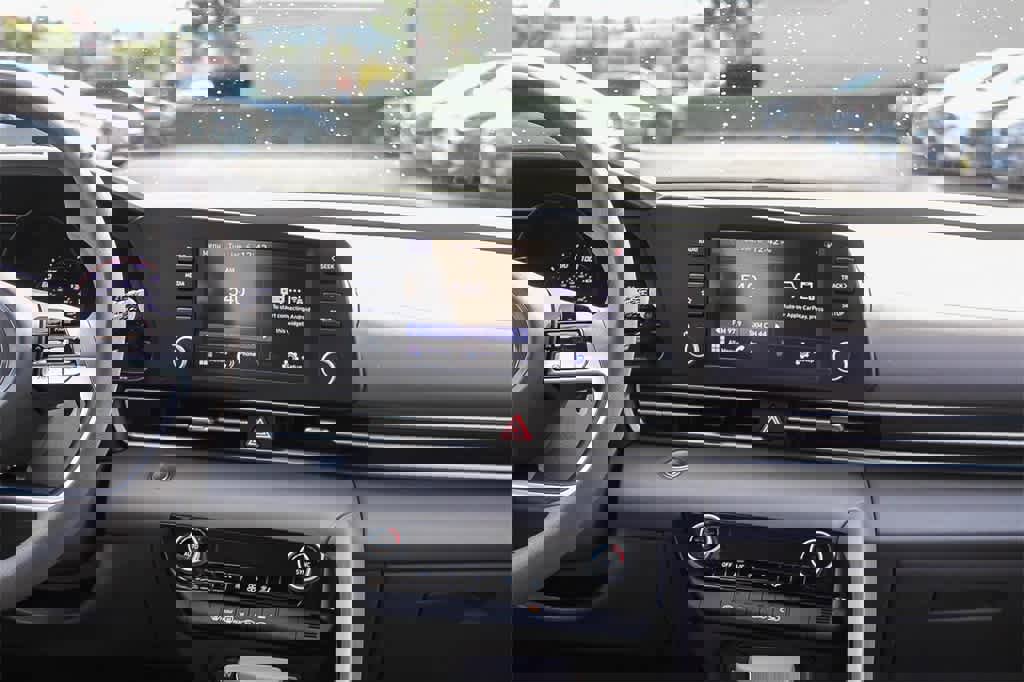 Certified 2023 Hyundai Elantra SEL image 17