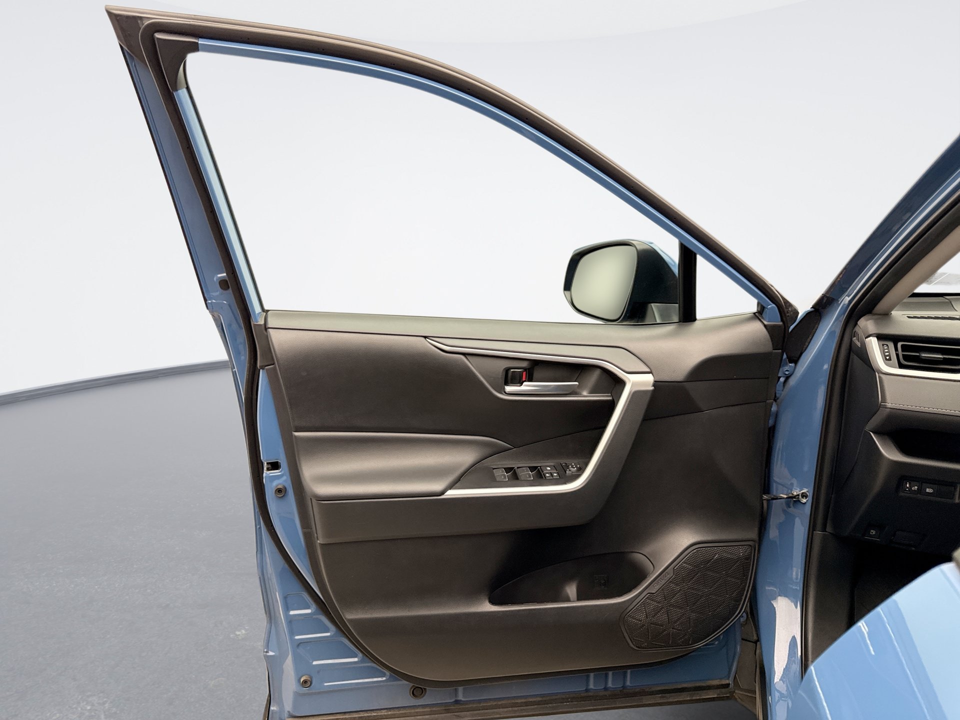 Used 2023 Toyota RAV4 AWD Hybrid image 9