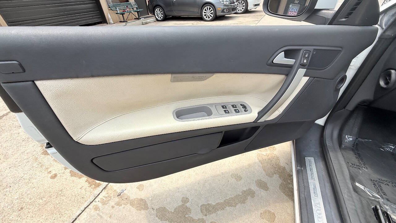 Used 2013 Volvo C70 T5 FWD image 30