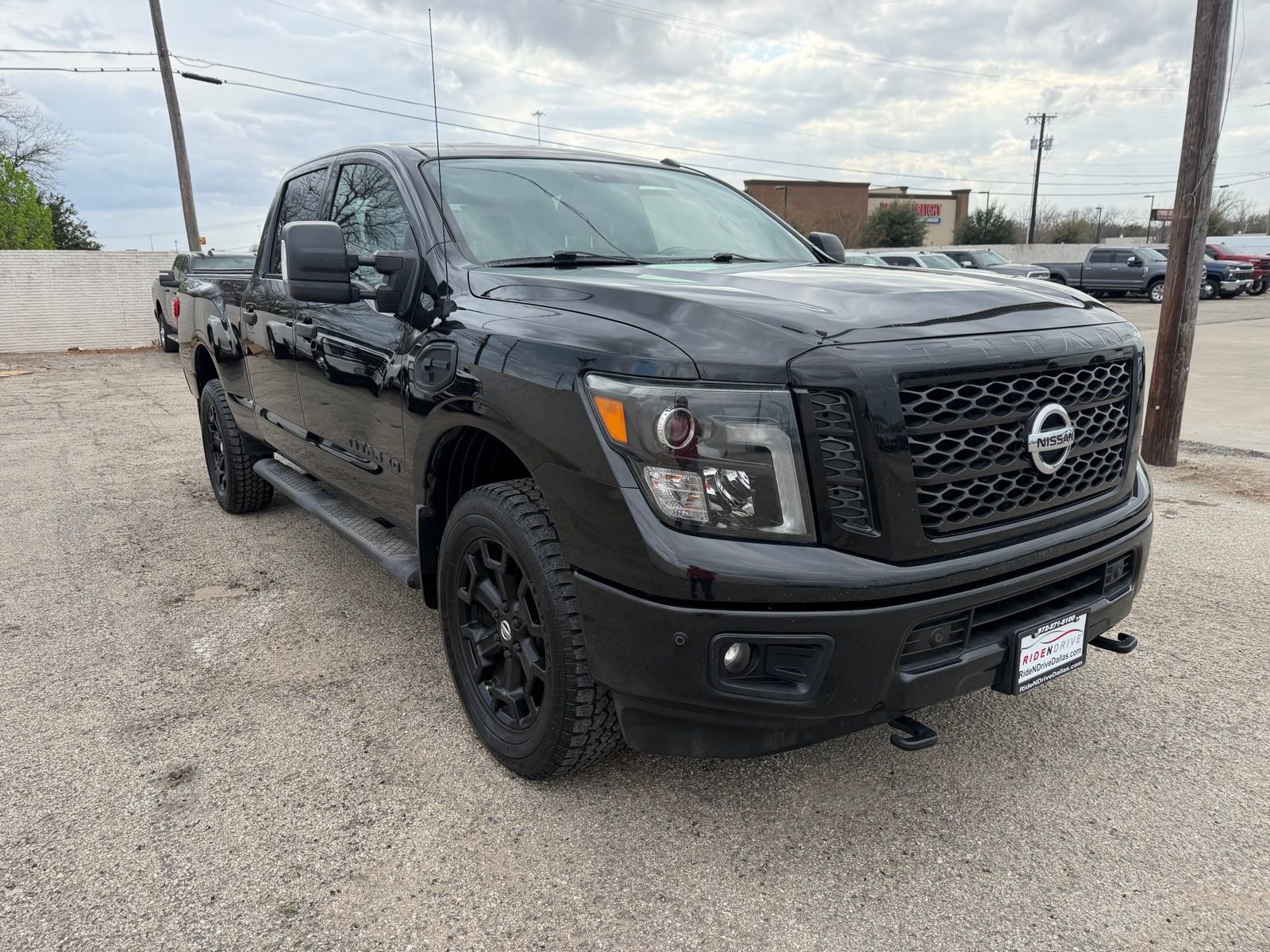 Used 2018 Nissan Titan SV w/ SV Convenience Package AWD/4WD image 9