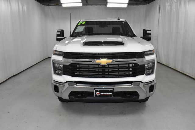 Used 2024 Chevrolet Silverado 2500 LT w/ Snow Plow Prep/Camper Package image 4