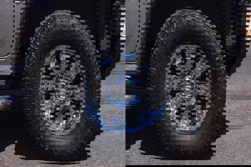 Used 2004 HUMMER H2 w/ Preferred Equipment Group image 25