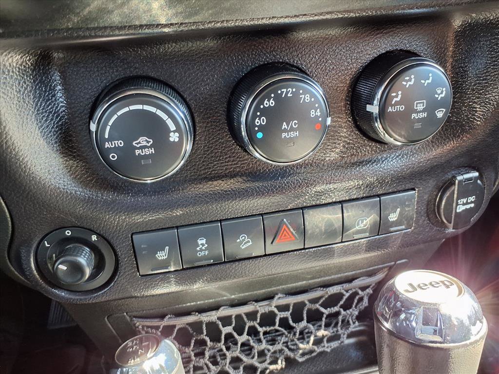 Used 2015 Jeep Wrangler Unlimited Sahara w/ Connectivity Group image 8