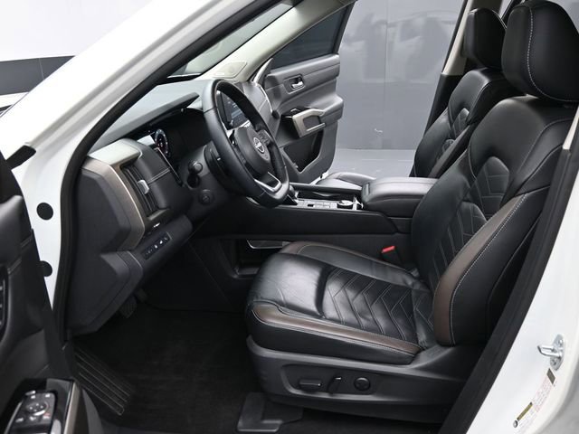 Used 2023 Nissan Pathfinder Platinum AWD/4WD image 27