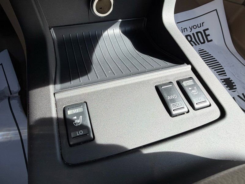 Used 2010 Nissan Murano LE w/ Navigation Pkg image 12