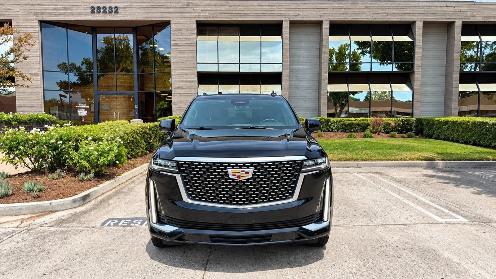 Used 2023 Cadillac Escalade ESV Premium Luxury RWD image 2