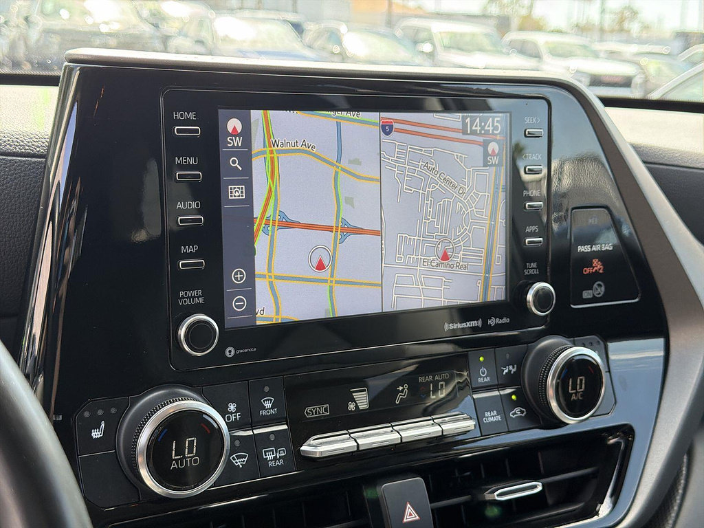 Used 2022 Toyota Highlander XLE FWD image 13