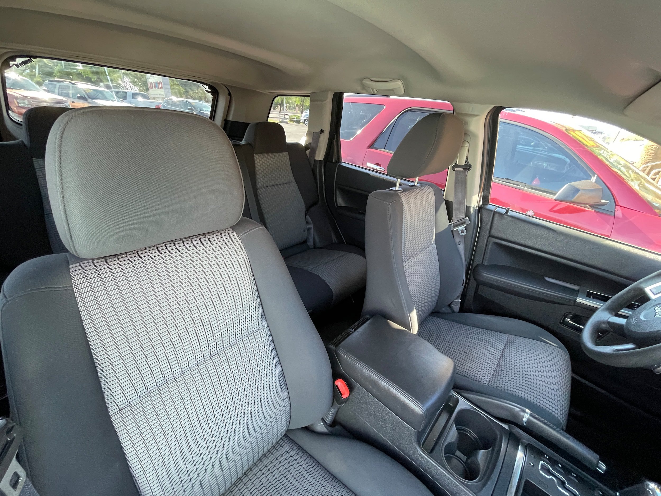 Used 2010 Jeep Grand Cherokee Laredo AWD/4WD image 23