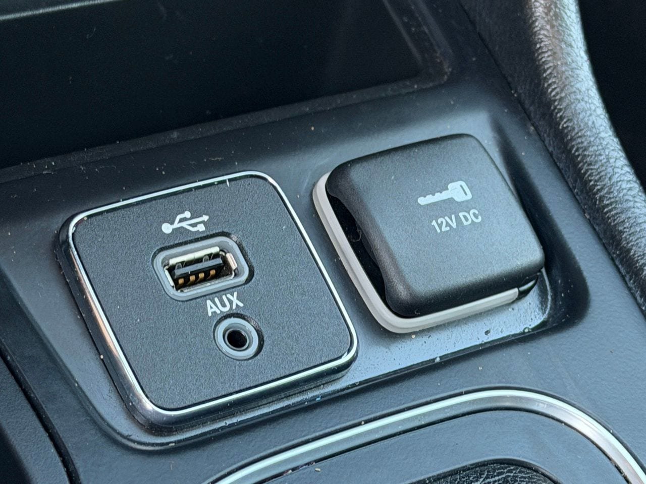Used 2019 Jeep Cherokee Latitude w/ Popular Appearance Group FWD image 20