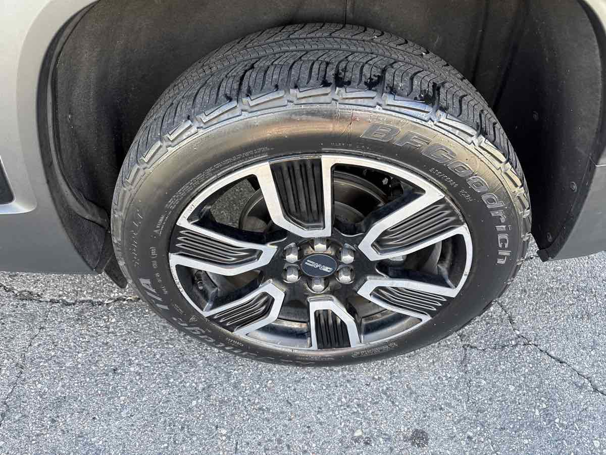 Used 2019 GMC Acadia SLT w/ Black Edition image 9