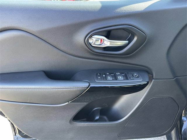 Used 2023 Jeep Cherokee Altitude Lux image 27