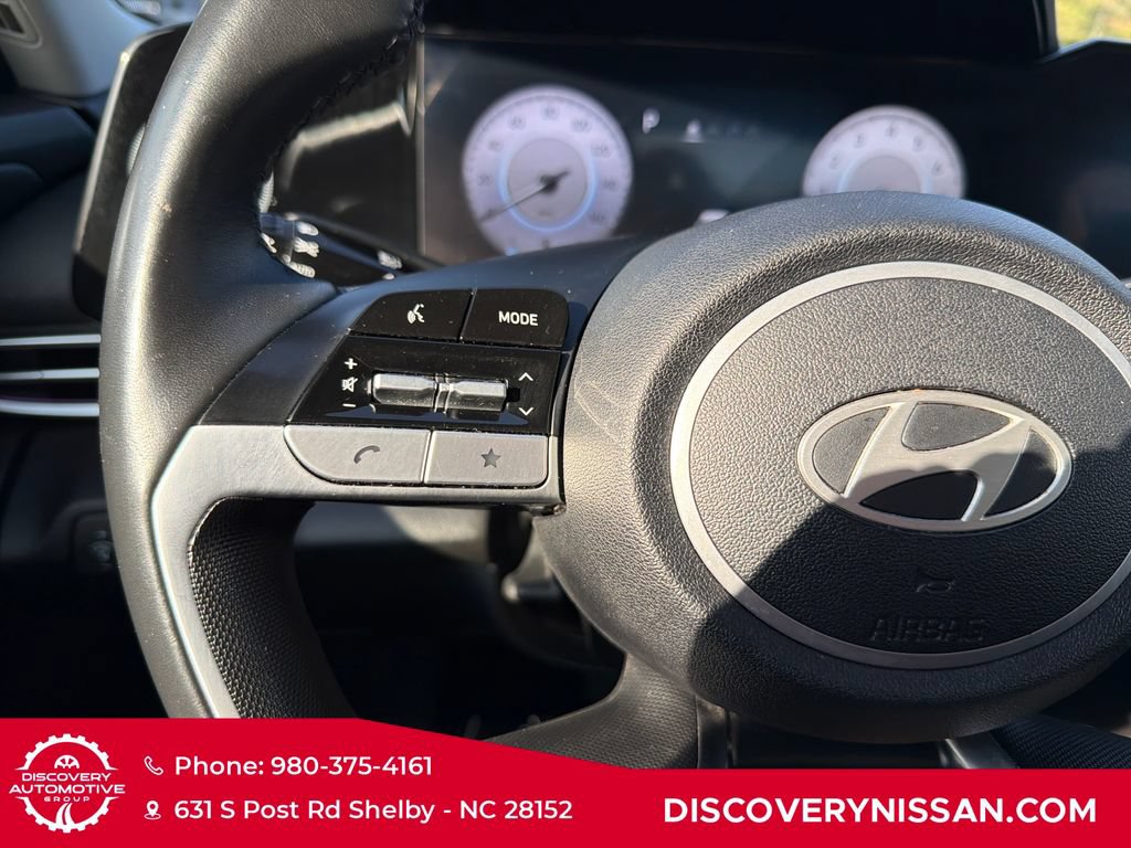 Used 2025 Hyundai Elantra SEL FWD image 25