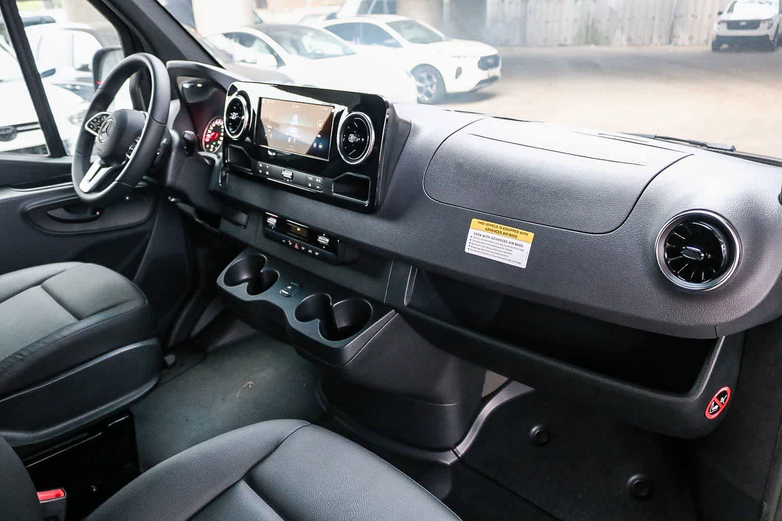 Used 2024 Mercedes-Benz Sprinter 2500 image 13